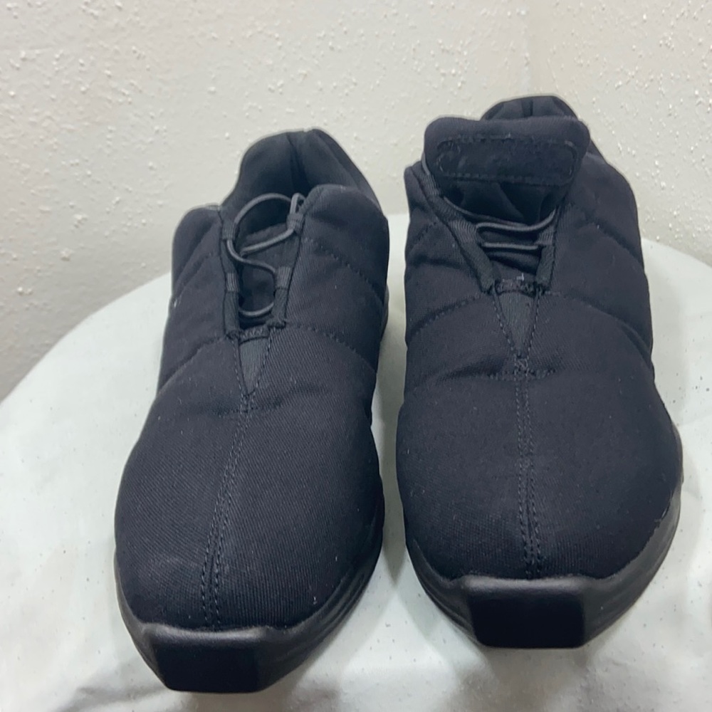 Capezio black size 11 aerobic and dance shoe